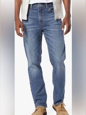Signature Levi Strauss Athletic Fit Jeans